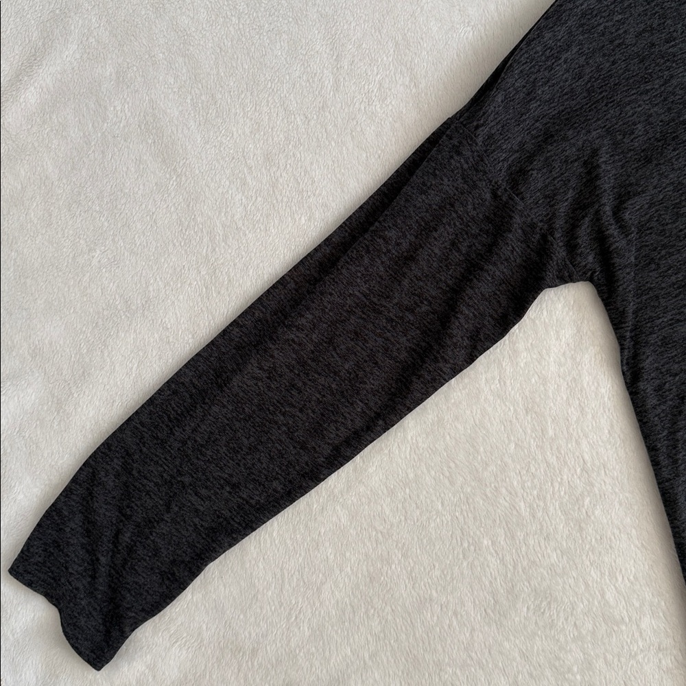 Beyond Yoga | Featherweight Morning Light Long Sleeve Pullover Top Gray/Black M - Picture 4 of 14